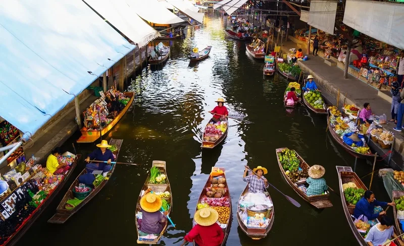Cuộc sống nhộn nhịp ở chợ nổi Damnoen Saduak