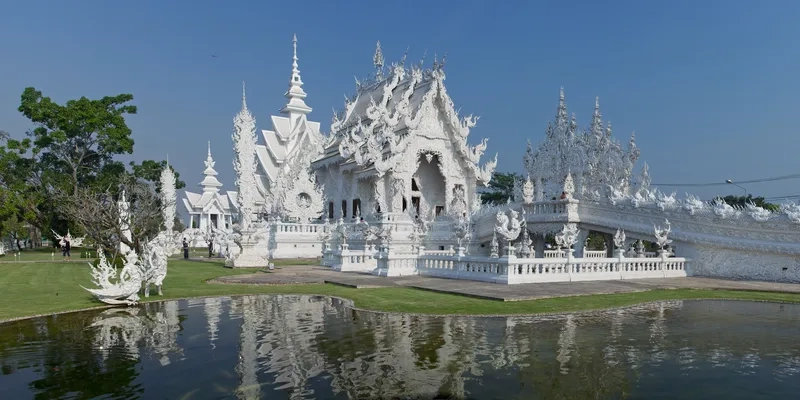 Chùa Trắng lộng lẫy như bức tranh giữa đời thực