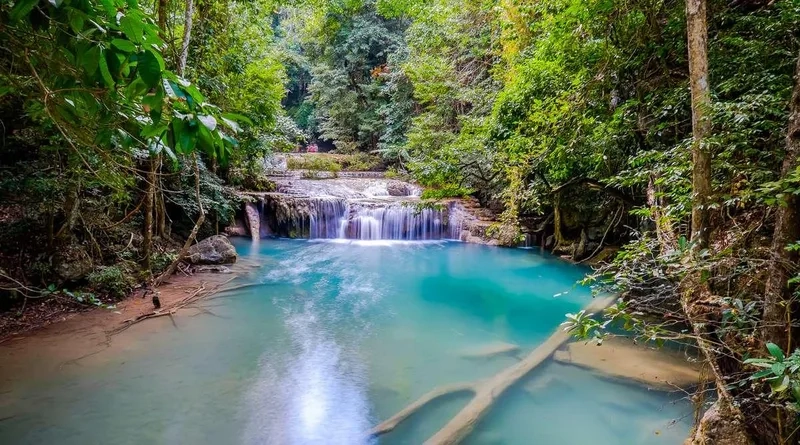 Thác Erawan đẹp tựa bức tranh thiên nhiên sống động