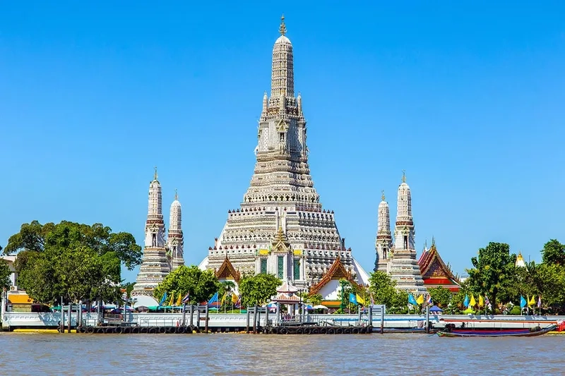 Chùa Wat Arun mang vẻ đẹp cổ kính và uy nghi
