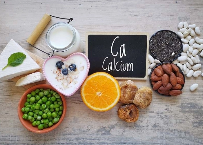 Cách chăm sóc để xương luôn chắc khỏe là ăn uống đủ chất và vận động