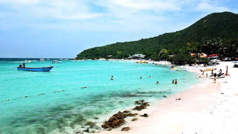 Đảo Koh Larn thu hút du khách bởi vẻ hoang sơ