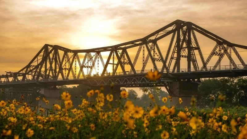 Cầu Long Biên Hà Nội là một trong những cây cầu cổ nhất thủ đô