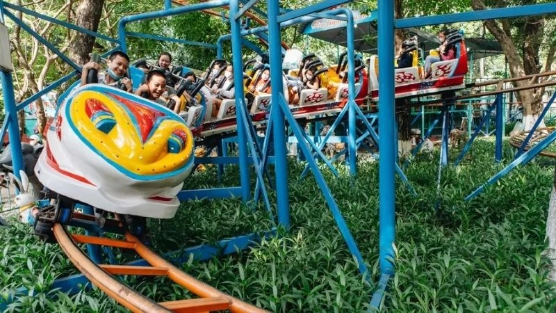 Công viên Thủ Lệ xanh rì giữa phố thị ồn ào