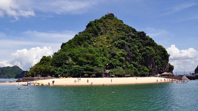 Vịnh Hạ Long là kỳ quan thiên nhiên thế giới