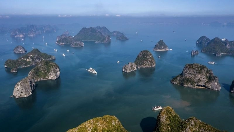 Vịnh Hạ Long mang vẻ đẹp huyền bí đến mê say