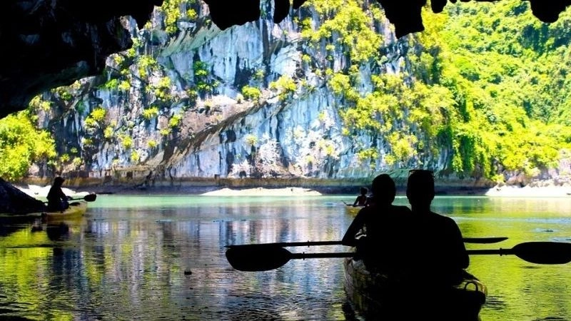 Thời điểm lý tưởng nhất để trải nghiệm vẻ đẹp Hang Luồn là từ tháng 4 đến tháng 10