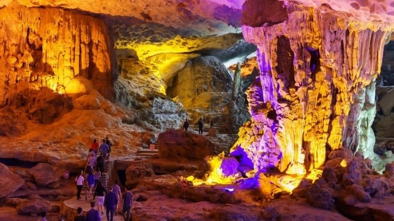 Hang Luồn mở lối vào thế giới huyền ảo nước non