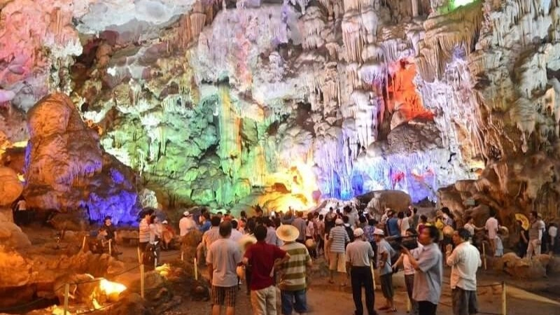 Khám phá vẻ đẹp kỳ ảo của Hang Đầu Gỗ