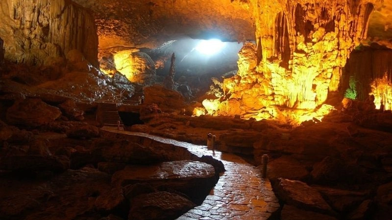 Vẻ đẹp hoang sơ tuyệt mỹ tại Hang Đầu Gỗ