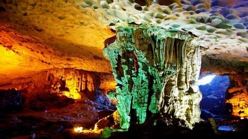 Hang Đầu Gỗ mê hoặc bước chân bao lữ khách