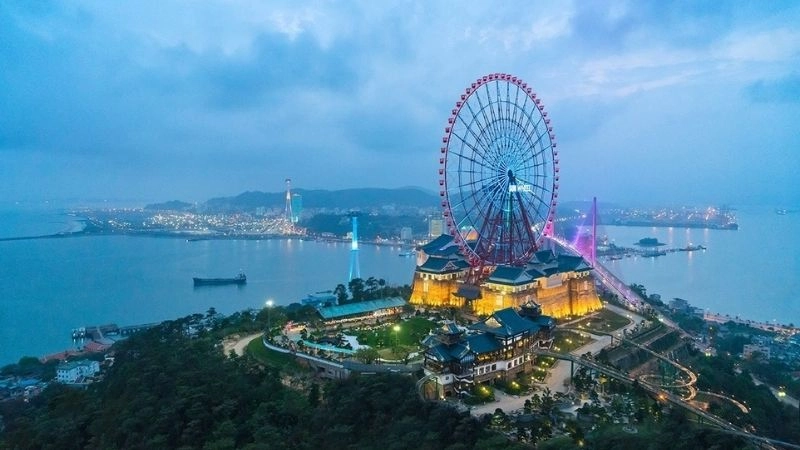 Thời điểm lý tưởng nhất để du lịch Hạ Long và ghé thăm Bãi Cháy là từ tháng 4 đến tháng 10