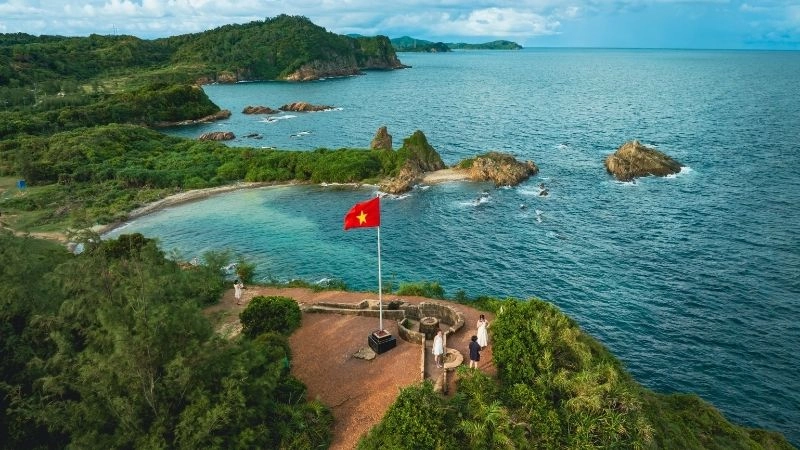 Đảo Cô Tô yên bình với những rặng phi lao xanh