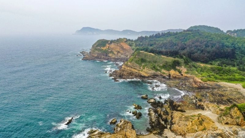 Đảo Cô Tô hút hồn bởi biển xanh và cát mịn