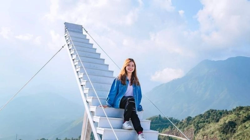 Sương phủ mờ ảo quanh cổng trời Sapa yên bình