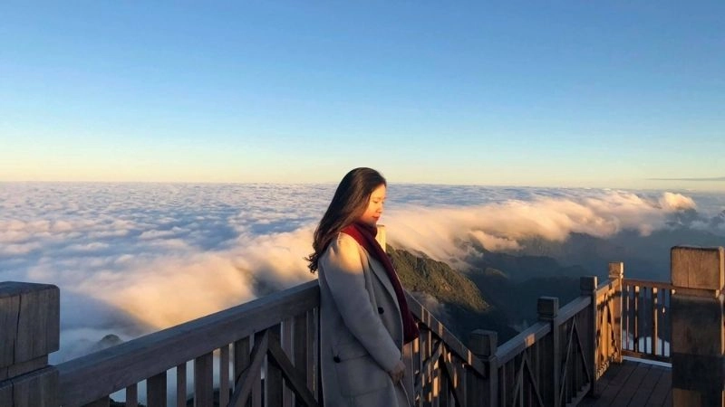 Đứng giữa cổng trời Sapa cảm nhận sự bao la