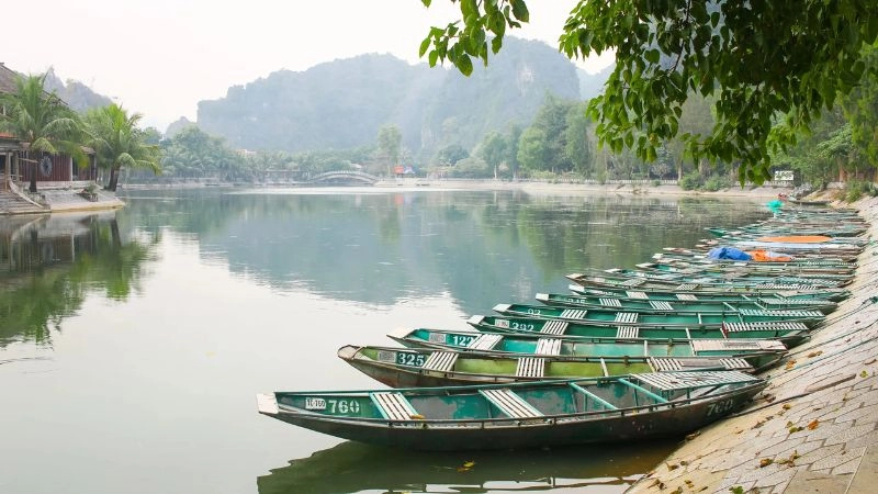 Tam Cốc Bích Động hiện lên giữa non nước hữu tình