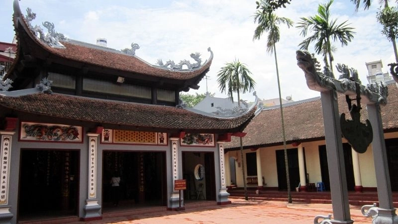 Mùa xuân là thời điểm vàng để khám phá và chiêm bái Phủ Tây Hồ.