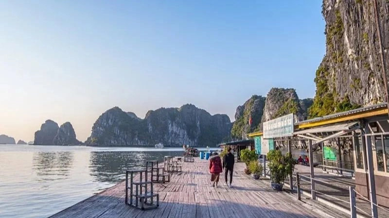 Đảo Tuần Châu náo nhiệt giữa lòng Hạ Long