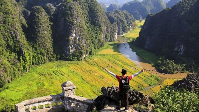 Bức tranh sơn thủy hữu tình từ đỉnh Hang Múa