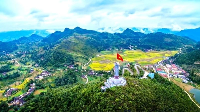 Lên cột cờ Lũng Cú nhìn Tổ quốc bao la
