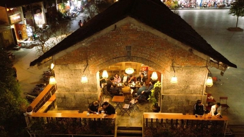 Nhịp sống chậm rãi ở phố cổ Đồng Văn