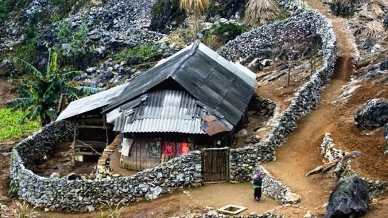 Cao nguyên đá Đồng Văn ôm trọn mây trời