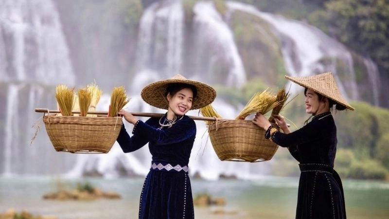 Hồ Thang Hen lặng lẽ giữa đại ngàn xanh thẳm