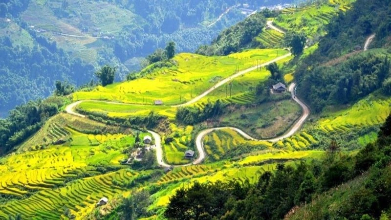 Đèo Khau Phạ uốn lượn giữa mây trời Yên Bái