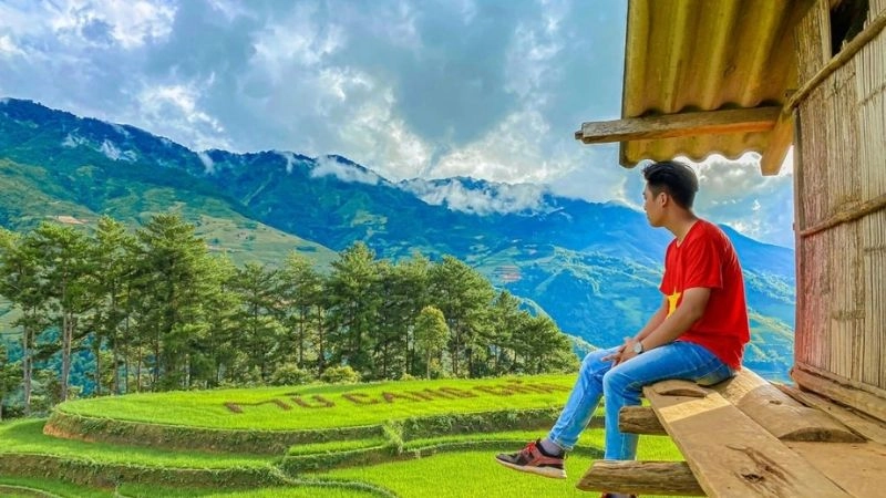 Mây trắng phủ kín đèo Khau Phạ mùa thu đến