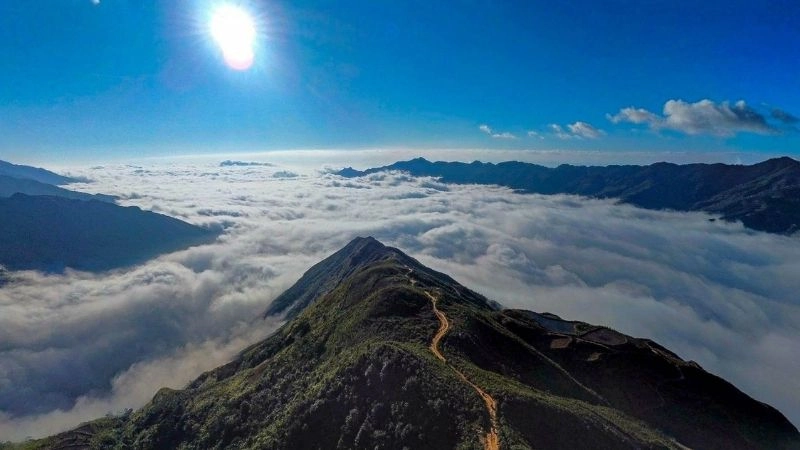 Tà Xùa kỳ vĩ với sống lưng khủng long huyền thoại