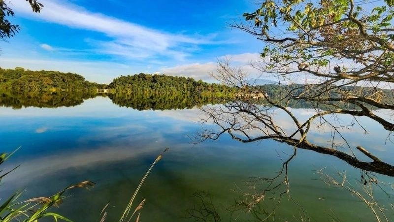 Thả hồn theo sóng nước hồ Pá Khoang mơ màng