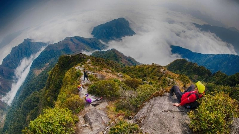 Trải nghiệm trekking đỉnh Pu Ta Leng ngoạn mục