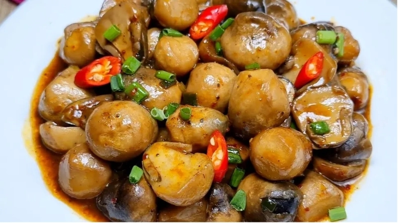 Nấm kho tiêu là món ăn đơn giản nhưng cực kỳ “hao cơm” 