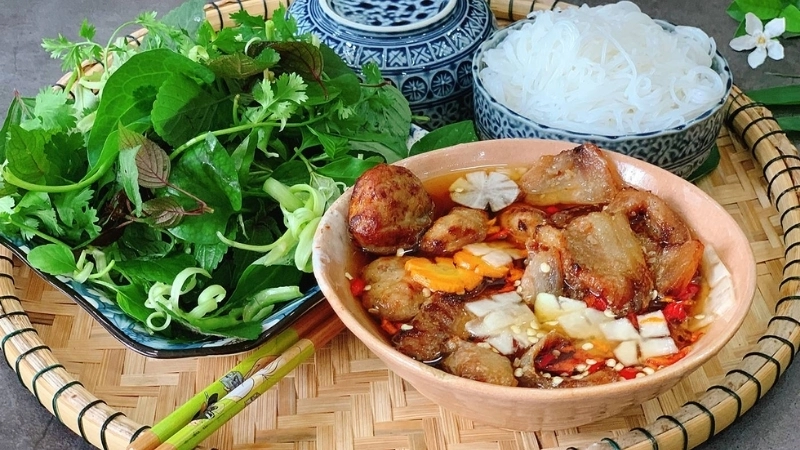 Bún chả là món ăn gắn liền với thủ đô Hà Nội