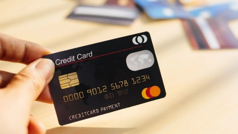 Bạn nên tự đặt ra giới hạn chi tiêu cho bản thân để kiểm soát thẻ tín dụng