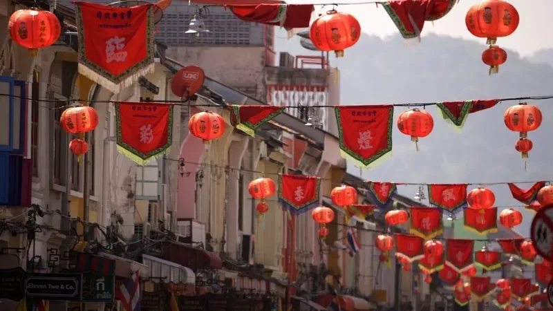 Lung linh sắc màu với đèn lồng phố cổ Phuket về đêm