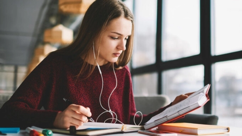 Ghi chép nên đi kèm tư duy để hiểu sâu bài học Hỏi ChatGPT