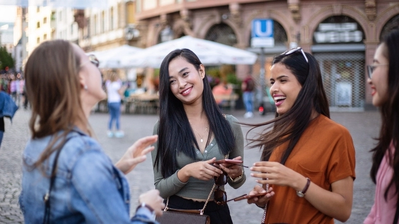 Những lưu ý khi sử dụng câu giao tiếp địa phương