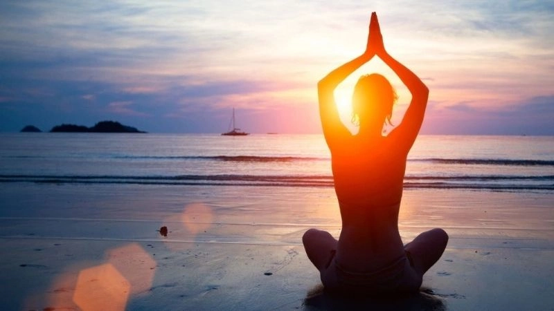 Thực hiện tắm nắng vào mỗi sáng trước 8 giờ với khoảng thời gian từ 15 - 20 phút