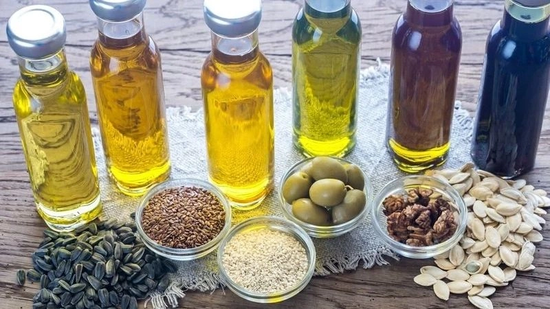  món ăn cho người bị cholesterol cao, nên ưu tiên sử dụng các loại dầu thực vật 
