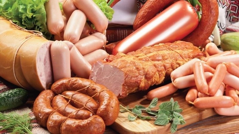 thịt nguội chế biến sẵn chứa nhiều cholesterol và chất béo bão hòa