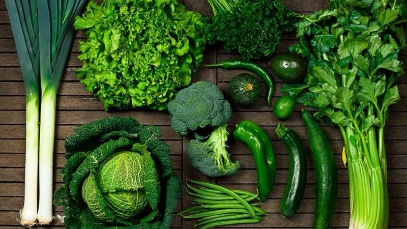 Rau lá xanh rất giàu chất xơ, vitamin, khoáng chất giảm sự tích tụ chất béo trong gan