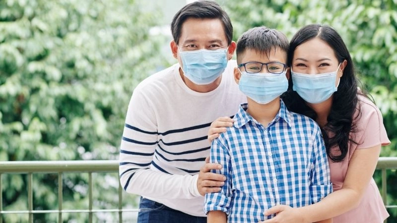 Việc luôn mang theo khẩu trang khi ra khỏi nhà là một biện pháp quan trọng để phổi khỏe mạnh