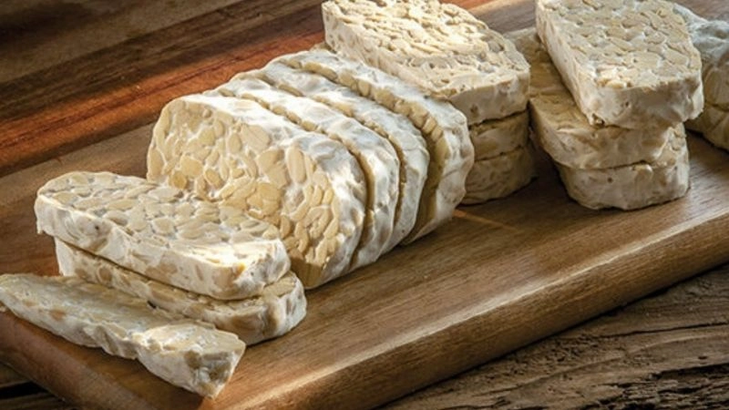 Tempê là một món ăn truyền thống được làm từ đậu nành lên men