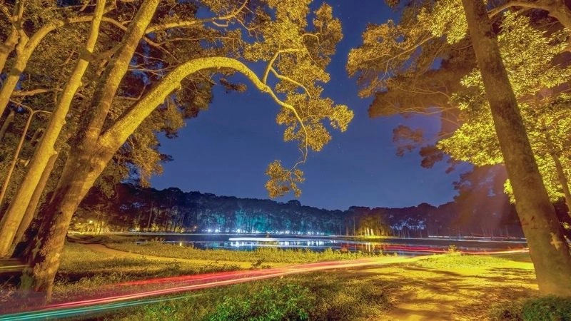 Thư giãn Ao Bà Om giữa không gian thanh bình