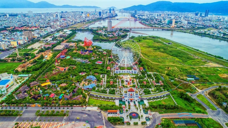 Asia Park Đà Nẵng rực rỡ với vòng quay mặt trời