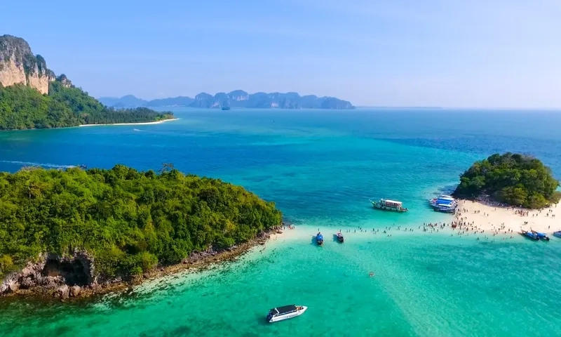 Làn gió biển mát lành tại Bãi biển Ao Nang thanh bình