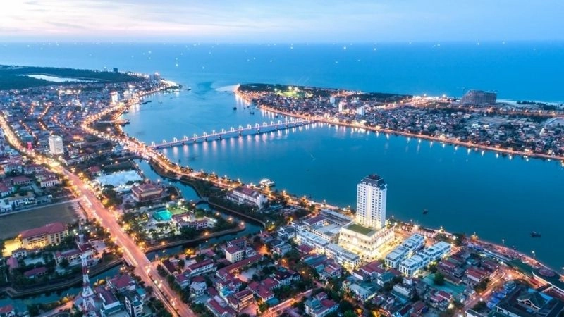 Biển Nhật Lệ mênh mông đón gió đại dương