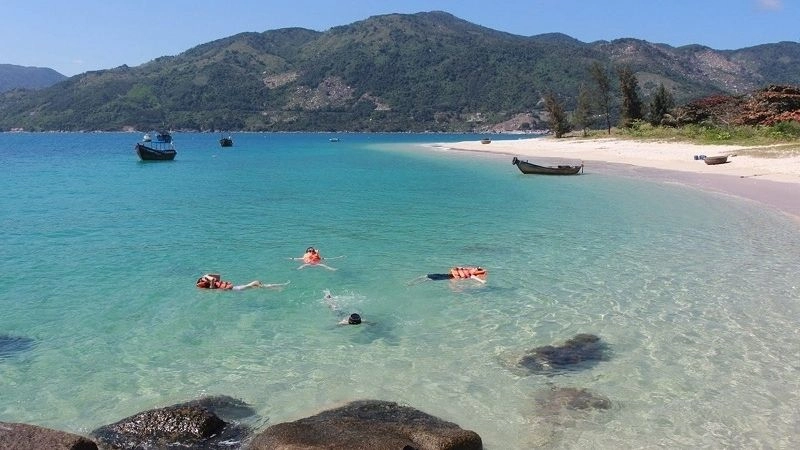 Bãi Môn Phú Yên ảnh lưu giữ vẻ biển thơ mộng